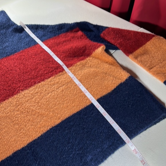 Crop sweater juniors size M - Picture 3 of 6